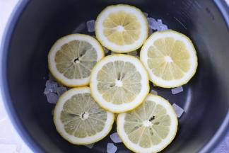 然后放一层柠檬片。