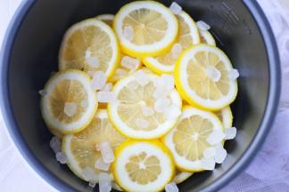 最后铺上一层冰糖。