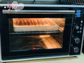 放入预热好的烤箱，220度烤10分钟，中途翻面烤。