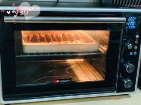 放入预热好的烤箱，220度烤10分钟，中途翻面烤。