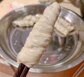 用2根筷子缠绕在一起。