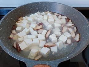 开大火炖煮五分钟。