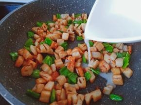 加一点水淀粉勾芡。