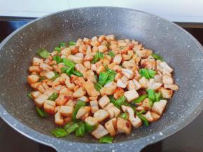 快速翻炒均匀起锅。