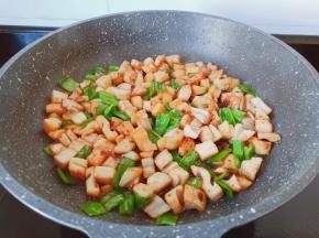 快速翻炒均匀起锅。