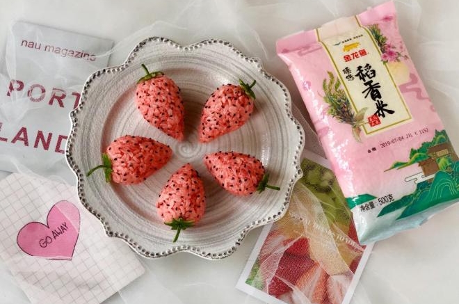 萌萌哒草莓饭团，好玩好看又好吃！