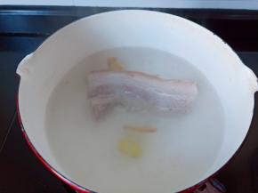 开大火焯水两分钟。