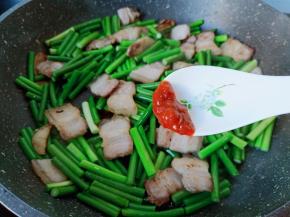 加一勺黄豆酱。