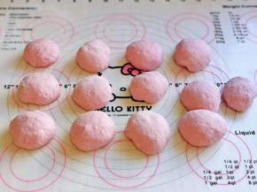 发酵好的面团，分成等份的小面团，揉圆，盖上湿布。