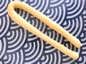 对折，扭麻花劲