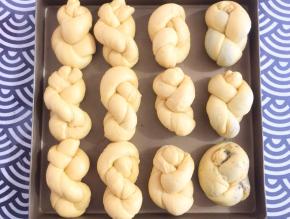 摆入烤盘进行二次发酵