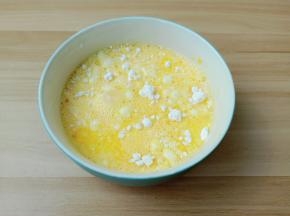 加入低筋面粉。