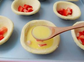 加上蛋挞水、八分满就可以。