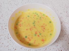 加入纯净水和盐搅拌均匀，静置几分钟。