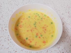 加入纯净水和盐搅拌均匀，静置几分钟。