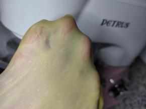 这个时候剪一小块面团看下状态，应该能扯出较为结实的透明薄膜。