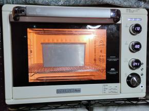 放入提前预热的烤箱中下层，上下管180度烘烤42分钟，顶部上色要及时盖锡纸。（烘烤温度时间仅供参考，每个烤箱脾气都不同）