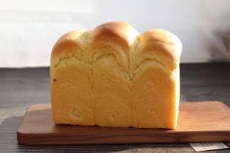 出炉震一下脱模冷却即可。