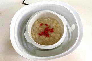最后放入枸杞焖2分钟即可。