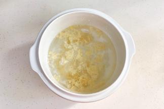 倒入600ml的纯净水。
