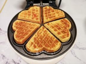 烘烤至两面上色即可。