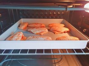 烤箱上下火200度预热10分钟，烤20分钟。