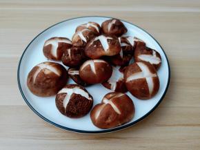 香菇切十字花刀。