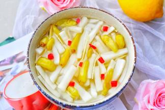 拌匀，放入密封罐子，冷藏4小时就可以吃啦。