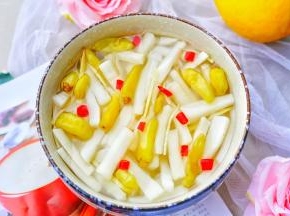 拌匀，放入密封罐子，冷藏4小时就可以吃啦。