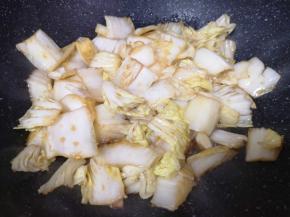 加入酱蘸汁翻炒均匀。