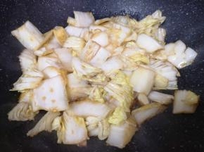 加入酱蘸汁翻炒均匀。