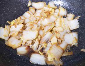 放鸡精增鲜，翻炒均匀关火出锅。