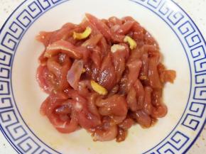 搅拌均匀，腌制15分钟左右。