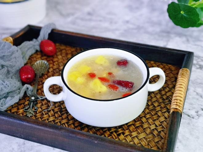 菠萝金燕耳红枣羹