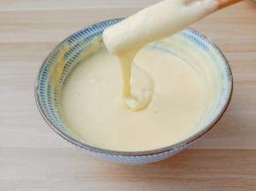 拌好的面糊用筷子提起来能够拉丝是最佳状态。