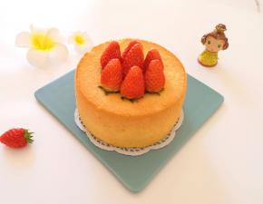 搭配草莓就是完美的下午茶。