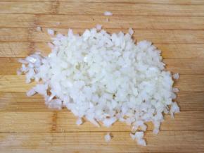 洋葱洗干净切碎