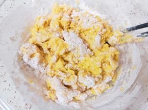 用筷子搅拌成絮状。