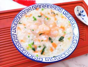 宝贝要求给她盛一大碗。