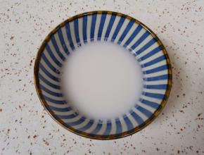 淀粉加入纯净水调成水淀粉。