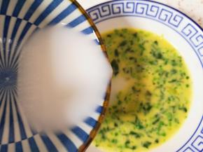 加入到菠菜蛋液里面。