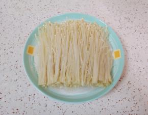 撕开摆在粉丝上面。