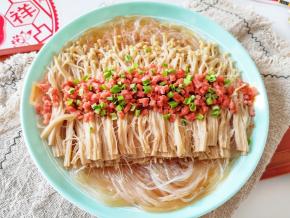 撒上蒜苗碎即可。