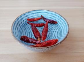 干辣椒泡水【炒时不会焦糊】