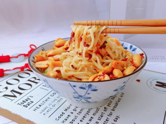 芝麻酱花生拌面