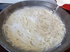 煮制期间可以分次加入冷水。