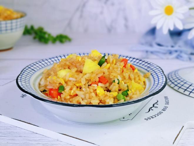 酱油菠萝炒饭