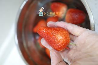 先把草莓清洗干净