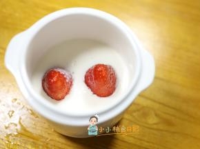 酸奶+草莓放入料理机