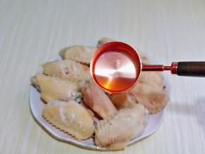 加入料酒去腥。